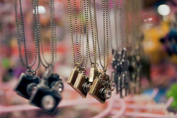 Pendentifs en forme d appareil photo sur une chaîne