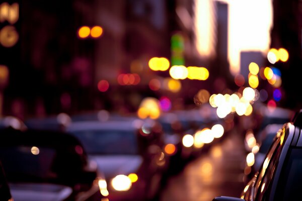 Lumières de nuit des rues de la ville