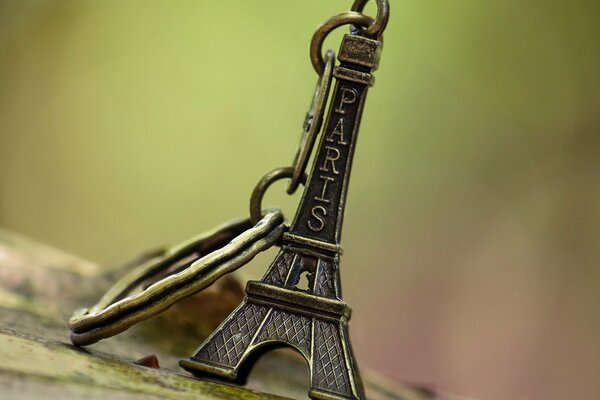 Keychain in the form of the Eiffel Tower close-up