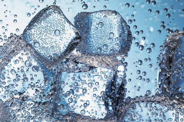 Glace dans l eau avec des bulles dans Marco