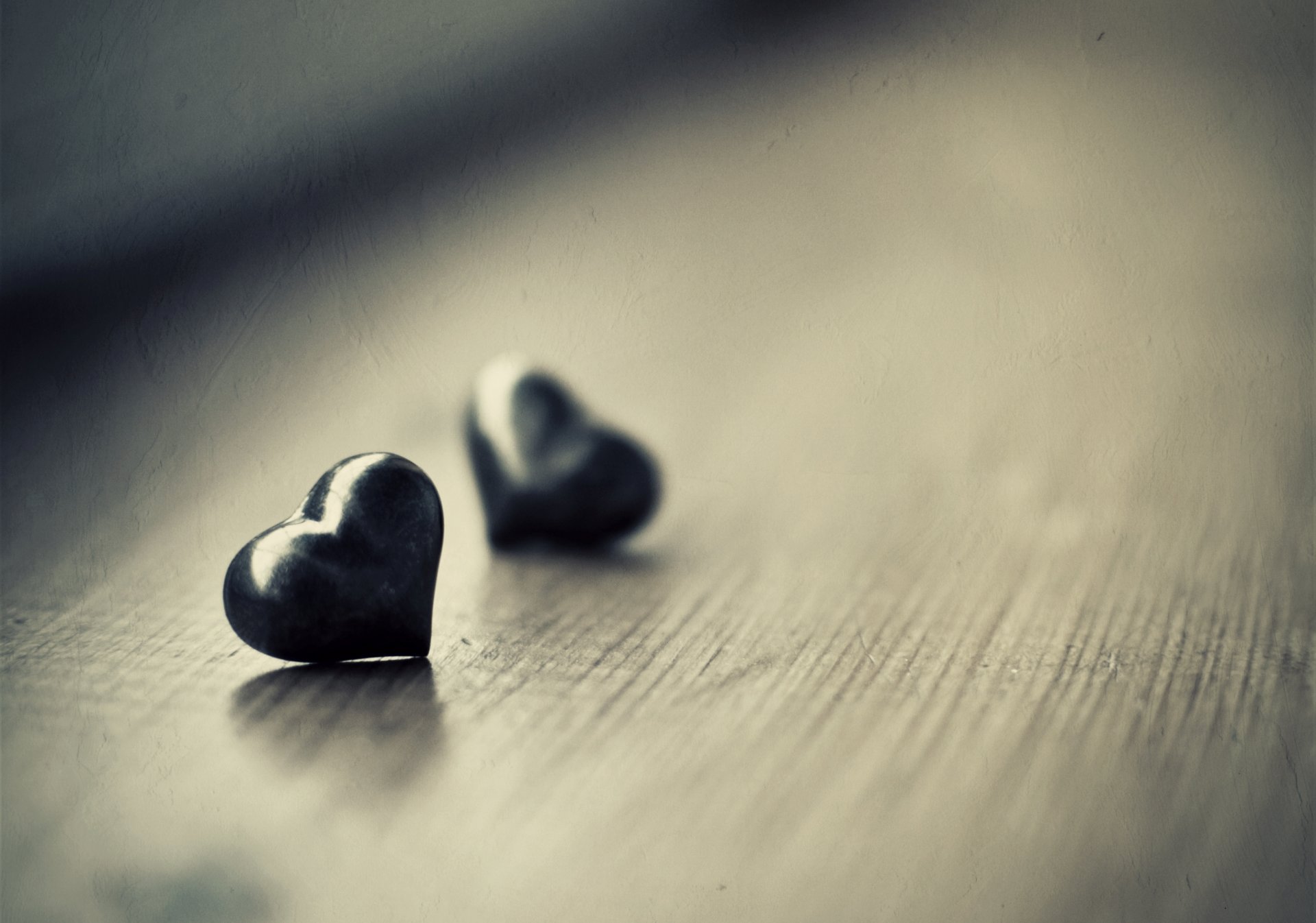 close up miscellaneous table heart mood bw photo wallpaper wallpaper