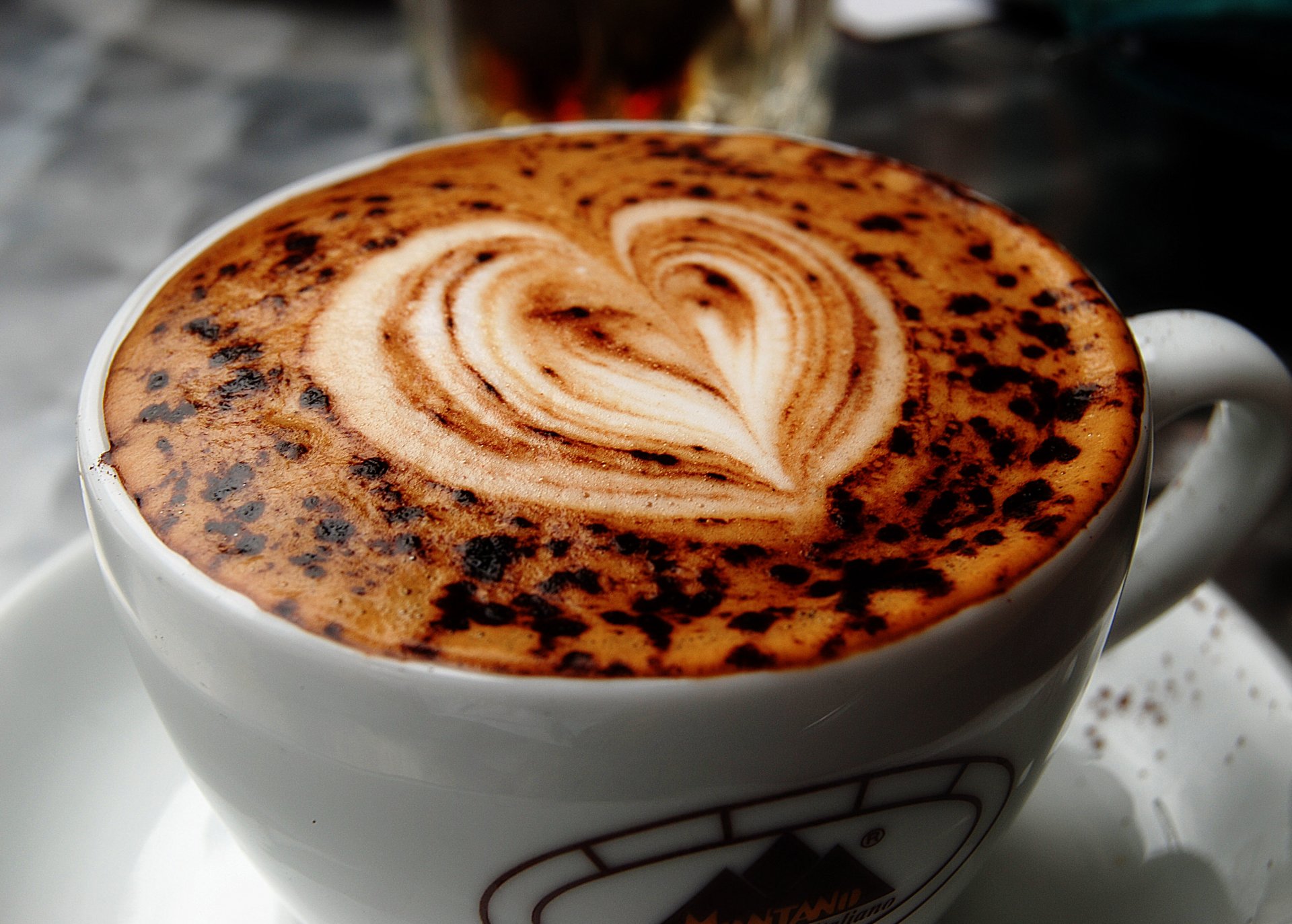 macro caffè cappuccino tazza figura cuore