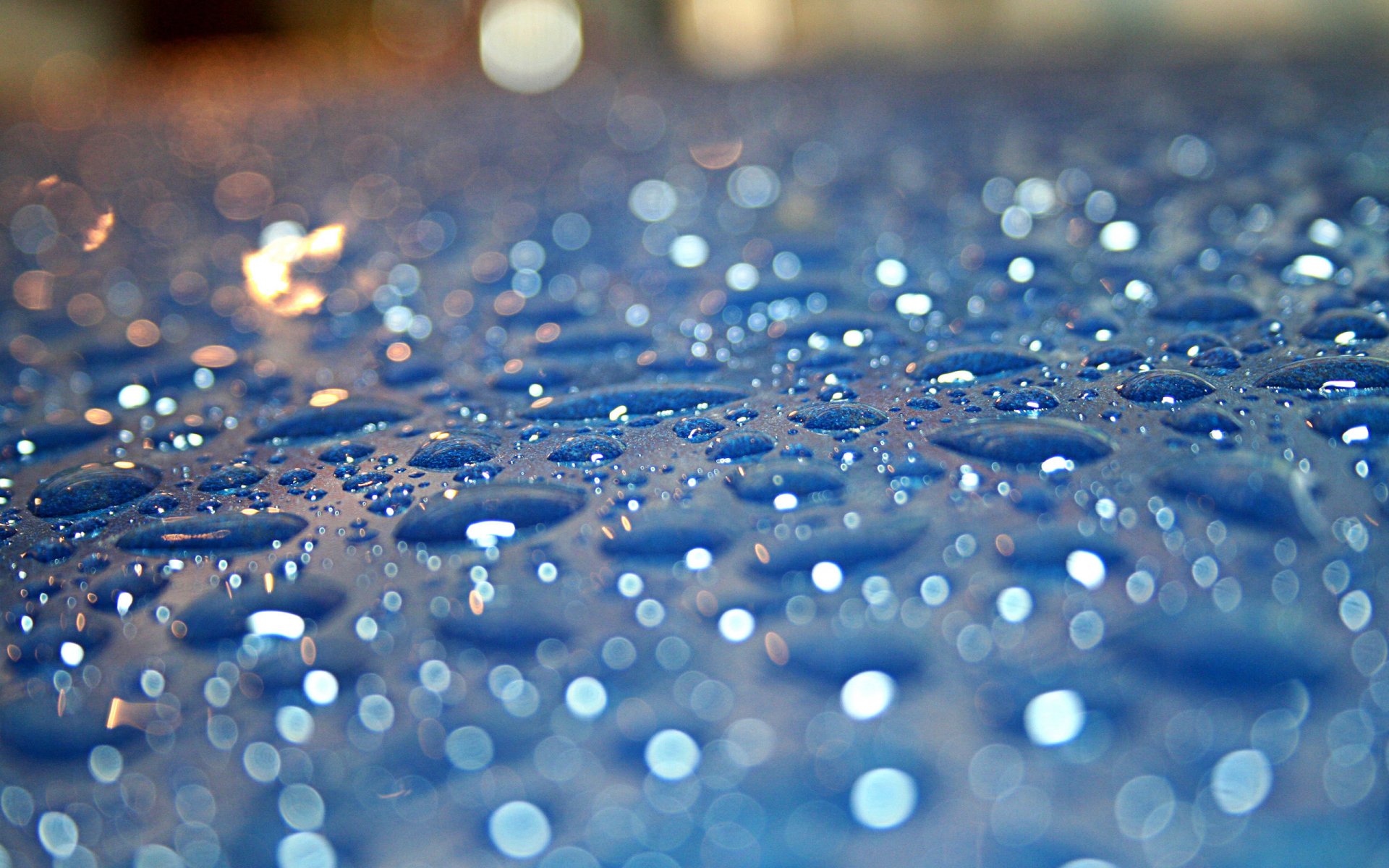 fond d écran gouttes pluie sur bleu verre