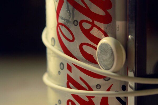 Annuncio pubblicitario Coca Cola cuffie iPhone