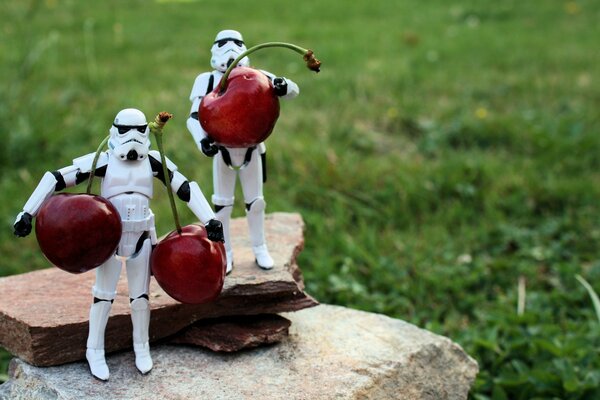 Star Wars dragging cherries