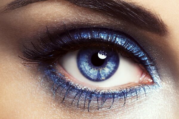 Kolejne niebieskie cienie niebieskie oczy