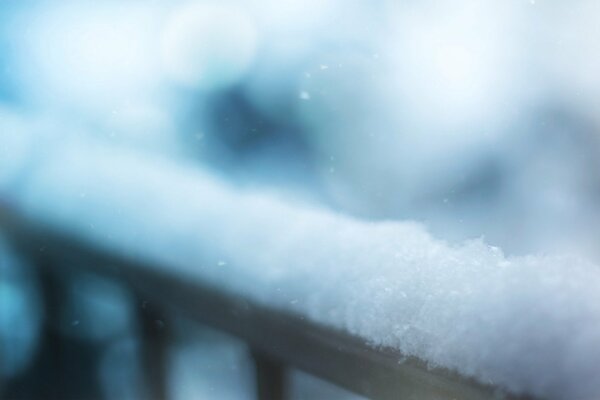 Schnee im Winter draußen mit Unschärfe