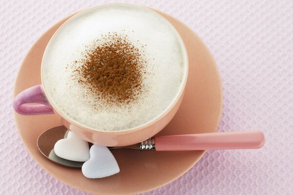 Tazza di cappuccino per gli amanti