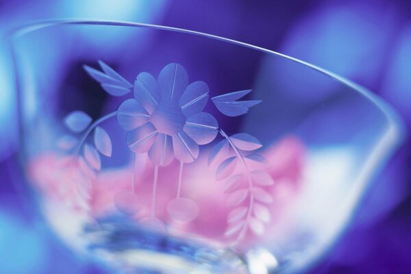 Glass bowl with a pattern