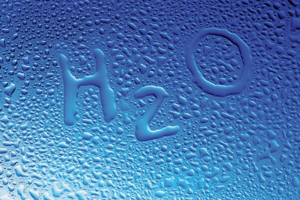 Формула воды на стекле с каплями