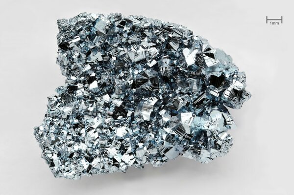 Osmium is a metal very similar to crystal