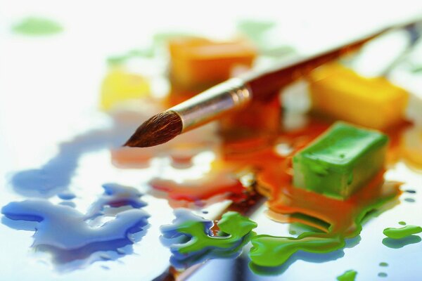 Brush with splashes of watercolor paint