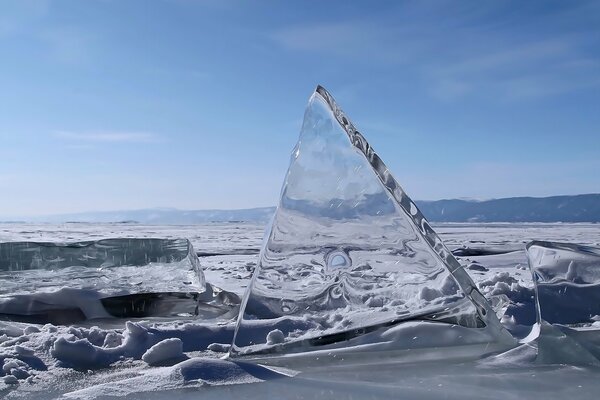 Mañana helada en el lago Baikal