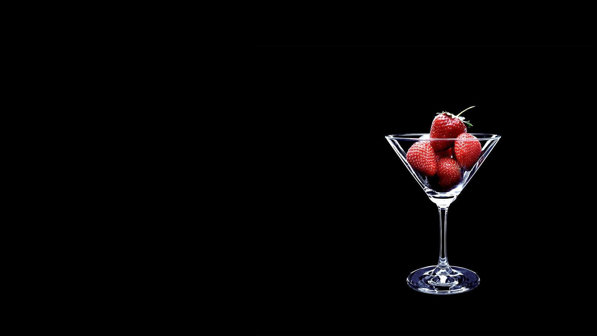 bicchiere di vino fragola yangoda victoria fragola umore minimalismo