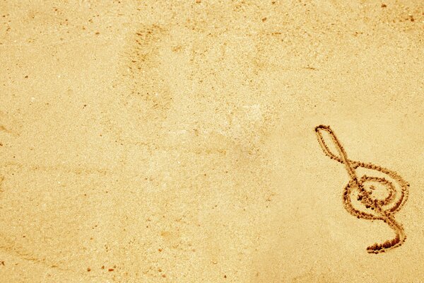 Disegno della chiave di violino nella sabbia