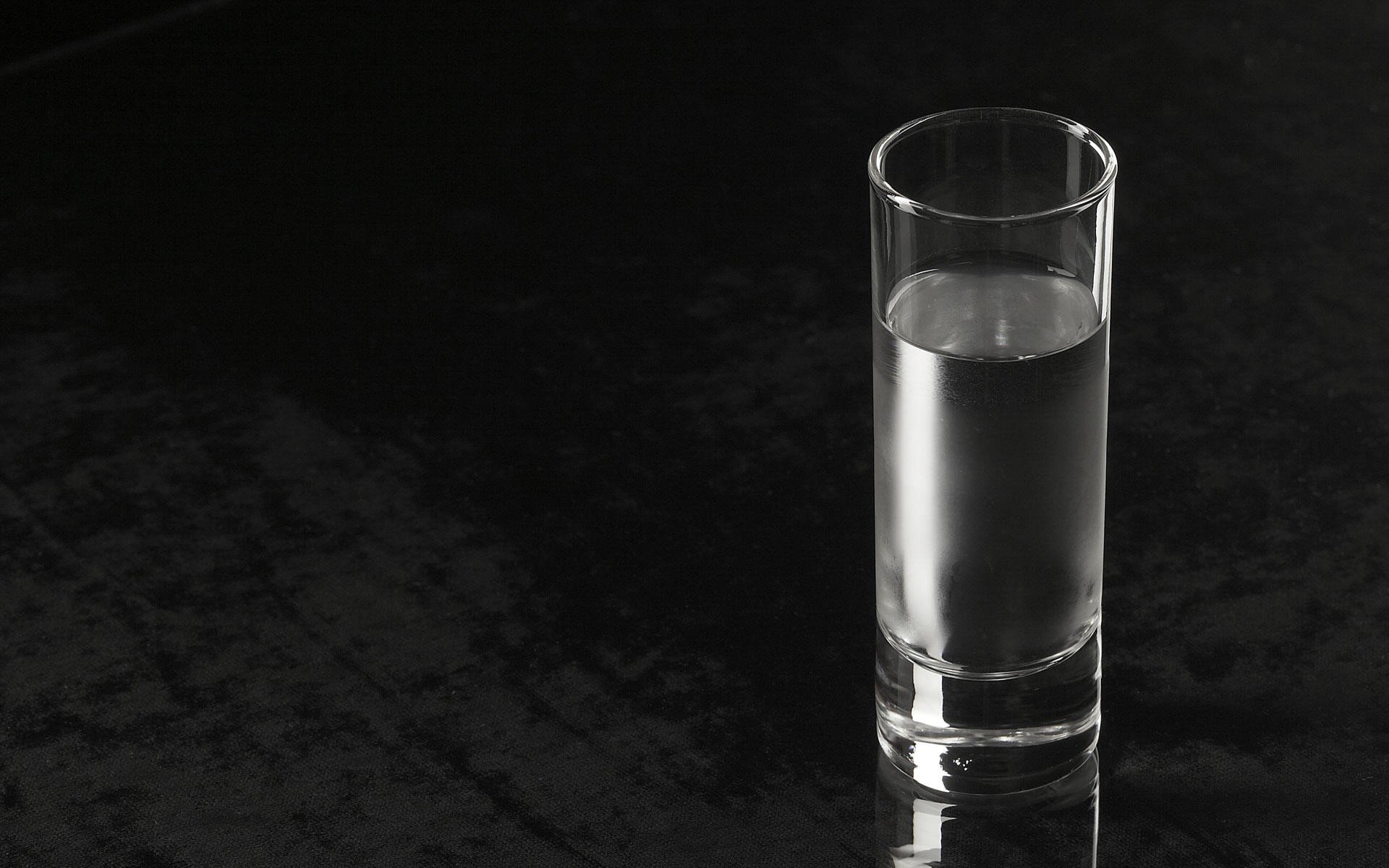 highball water black background