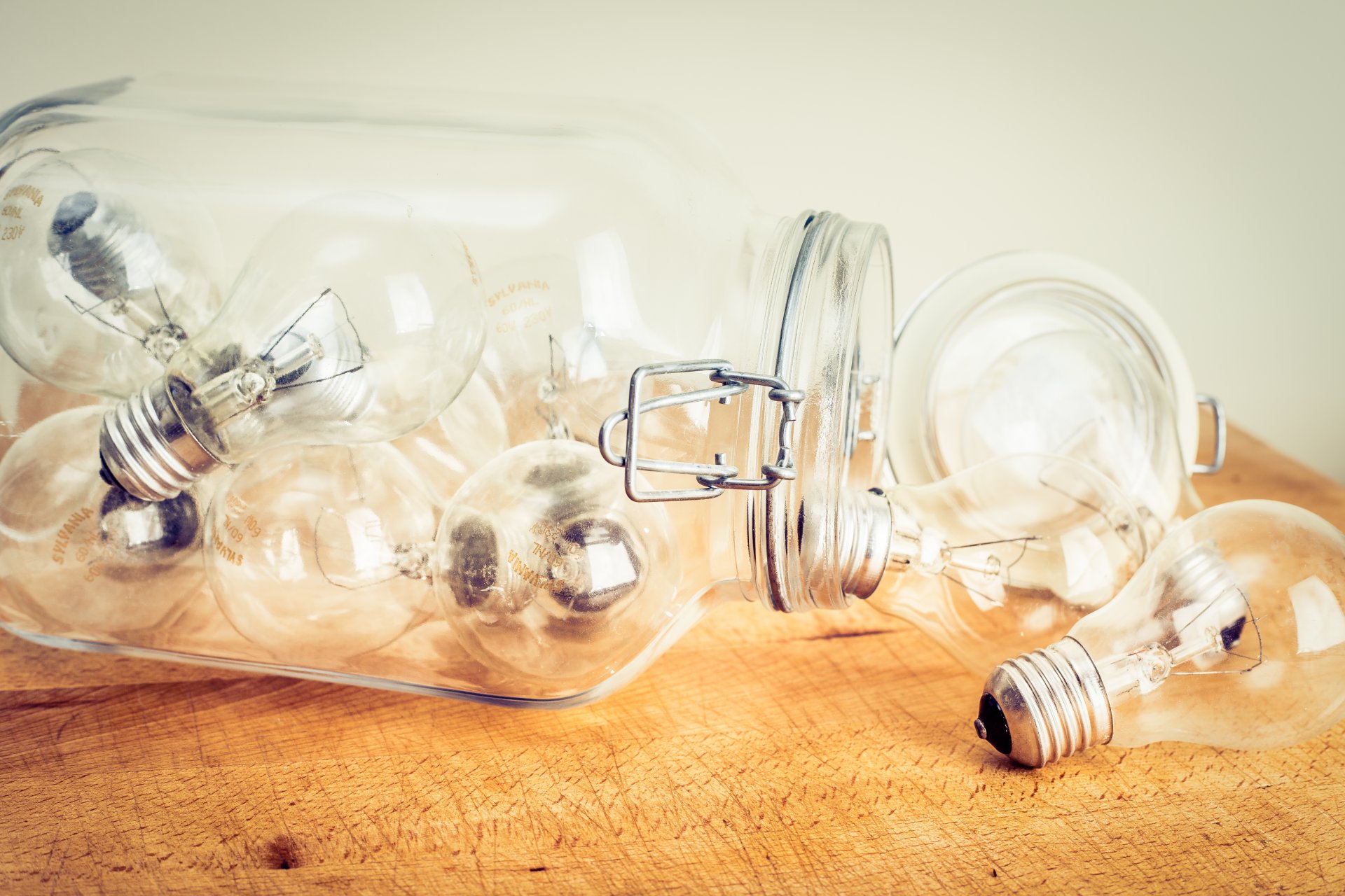 photographer andrés nieto porras photo of the bank light bulbs gla