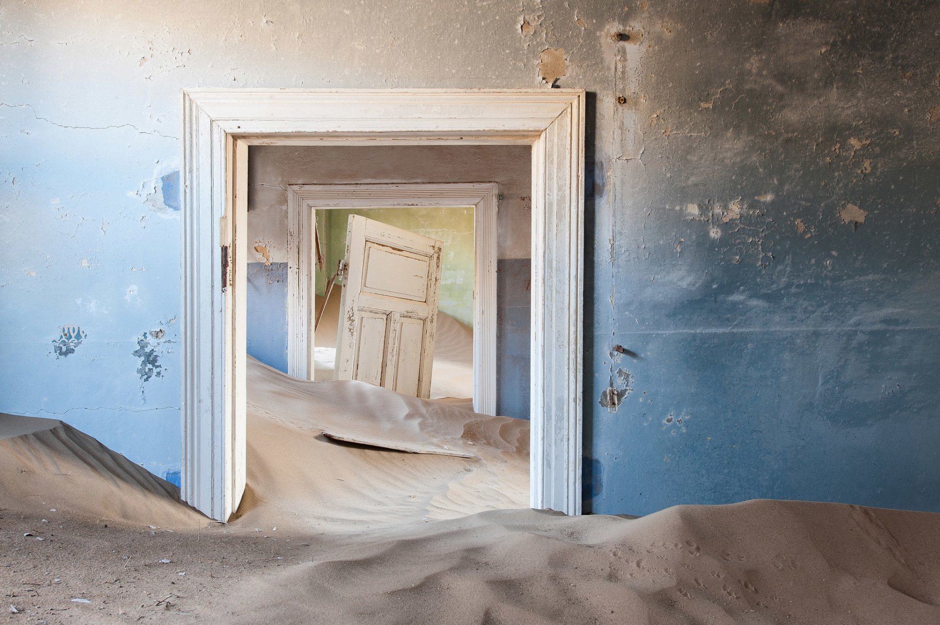 dune sand house wall door