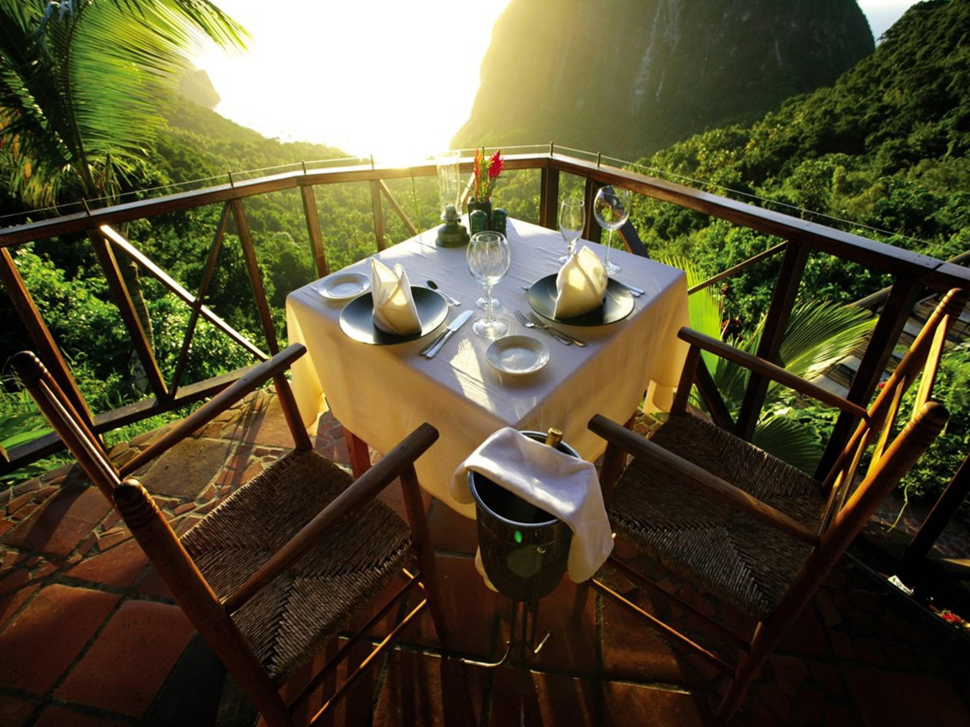 îles des caraïbes sainte-lucie table pour deux montagne vue table pour deux montagnes vue