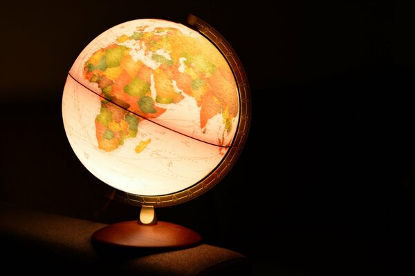 Lamp in the form of a globe shape