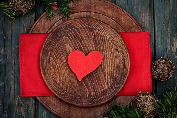 Decoration in the form of a heart on a wooden plate