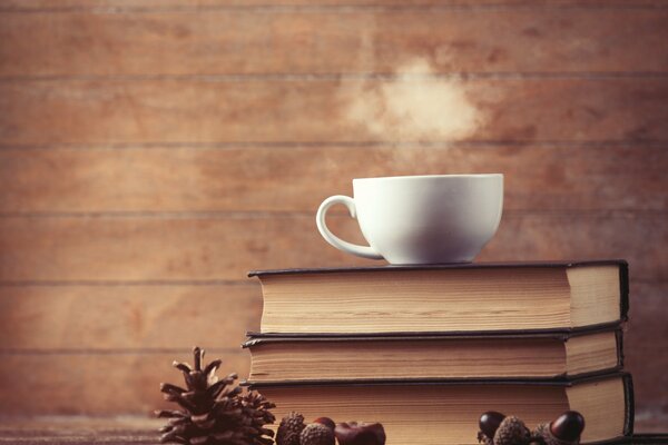 Perera na filiżankę herbaty po przeczytaniu książek