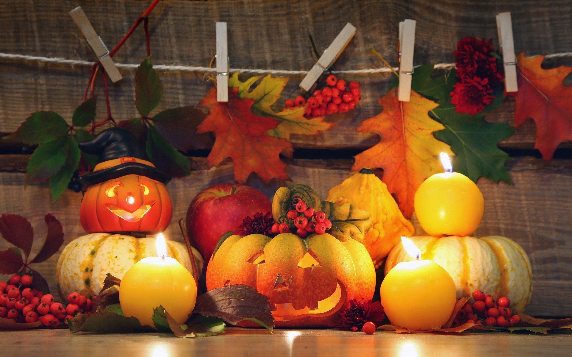 otoño hojas velas calabazas
