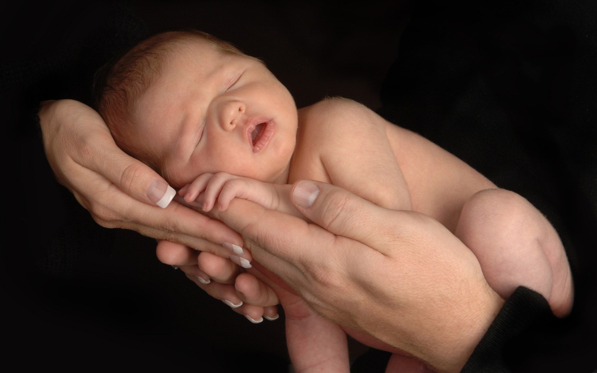 bebé manos infante bambino mani genitori