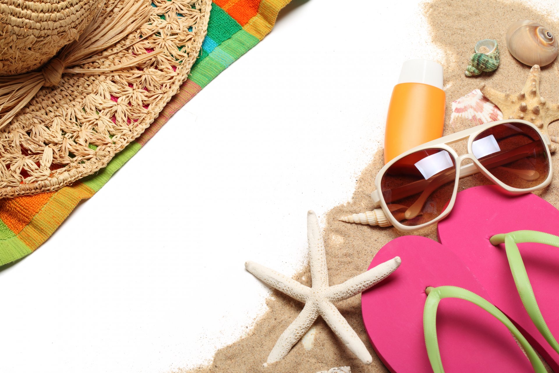 estate spiaggia accessori tempo libero sole occhiali estate mare conchiglie ardesia cappello