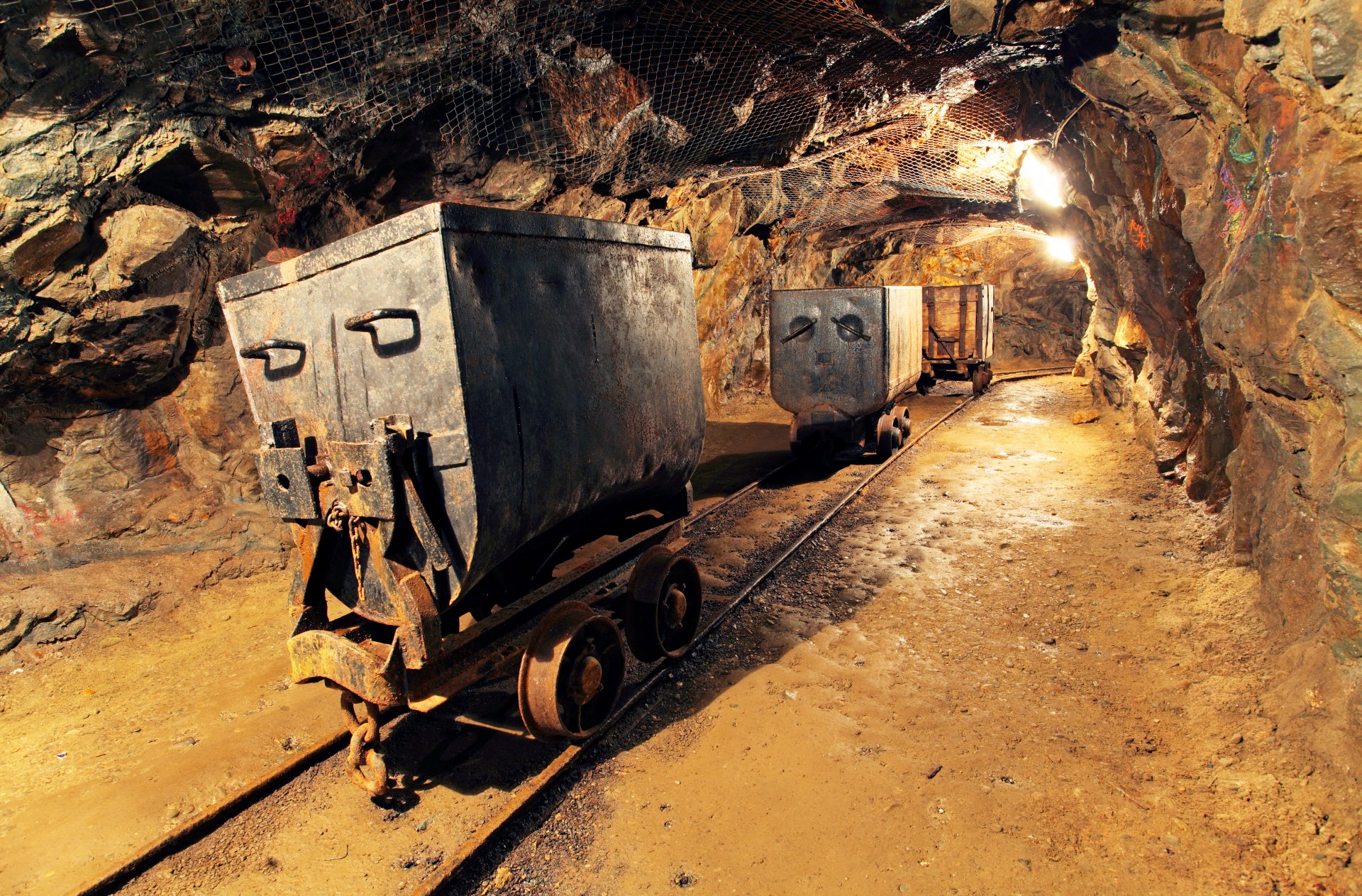 mine bergbau schiene künstliche höhle