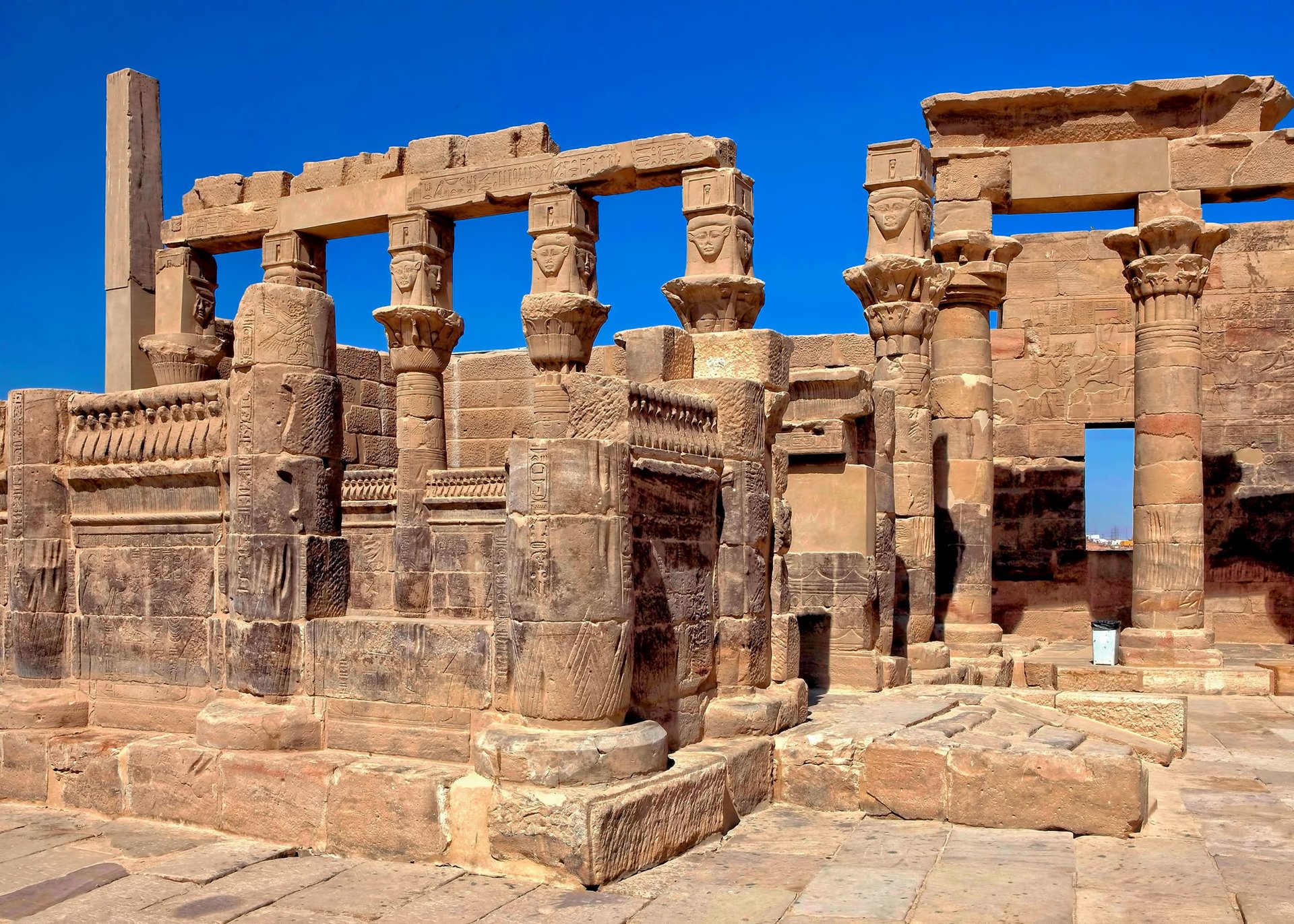 egypt sky temple ruins column