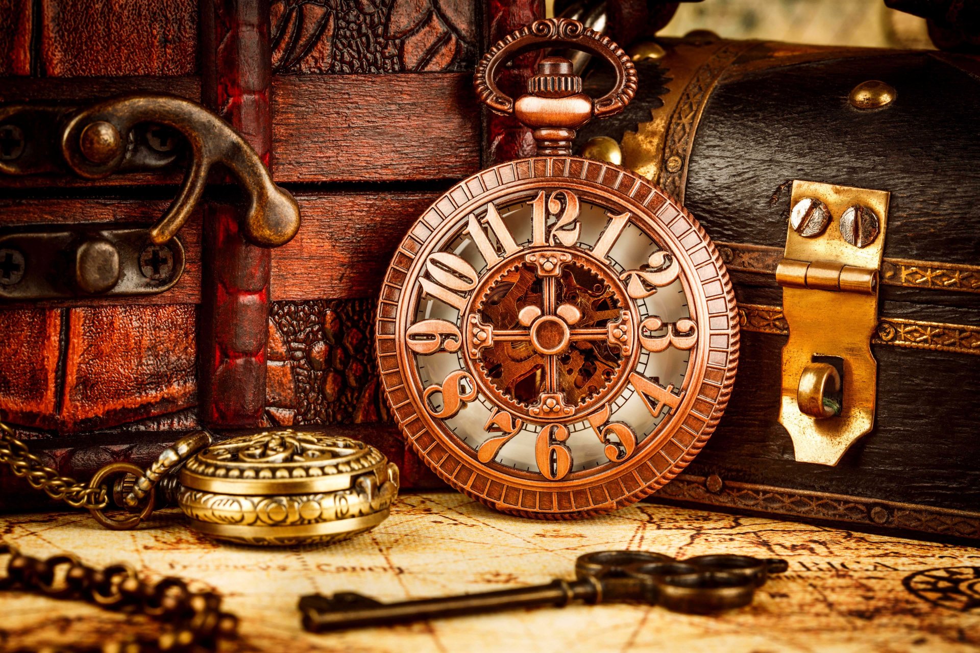 vintage tasche uhr zeit minuten zifferblatt elegant exklusiv stil alte karte alte karte grunge stillleben schlüssel kette schmuckkästchen truhe vintage retro unschärfe bokeh hintergrundbilder