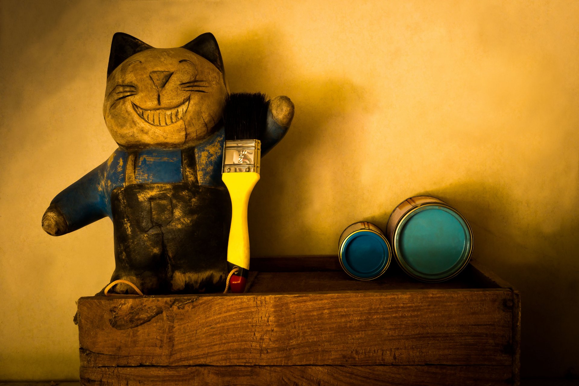 chat chaton moustache pattes queue figurine jouet peintre brosse pots peinture notre peintre plâtreur a essayé beaucoup de textures positif flou bokeh papier peint
