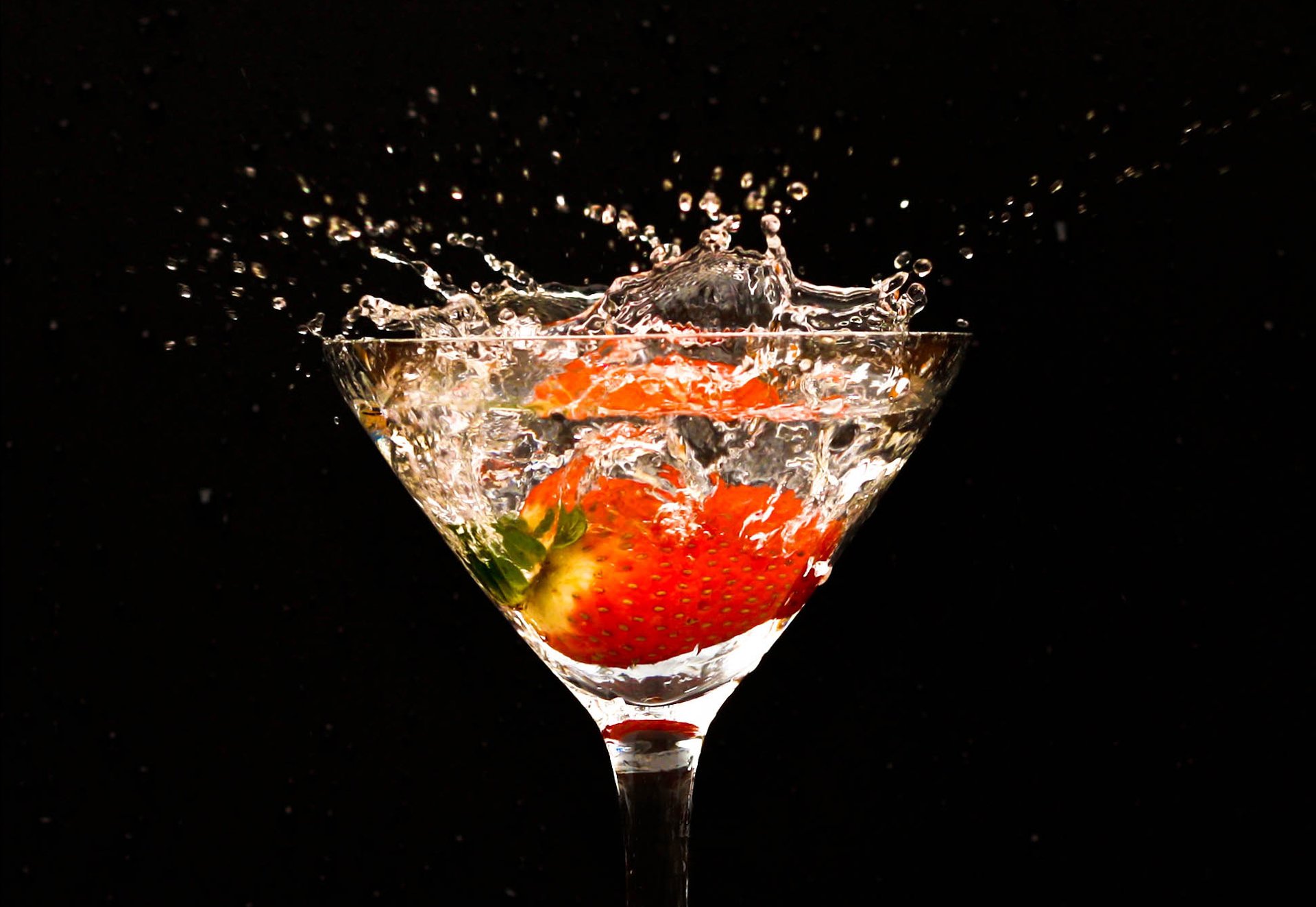 fragola bicchiere di vino bicchiere di vino spruzza bacca cocktail