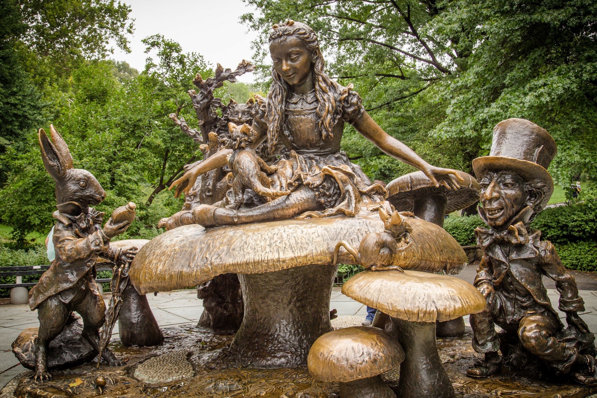 alice in wonderland central park manhattan new york sculpture
