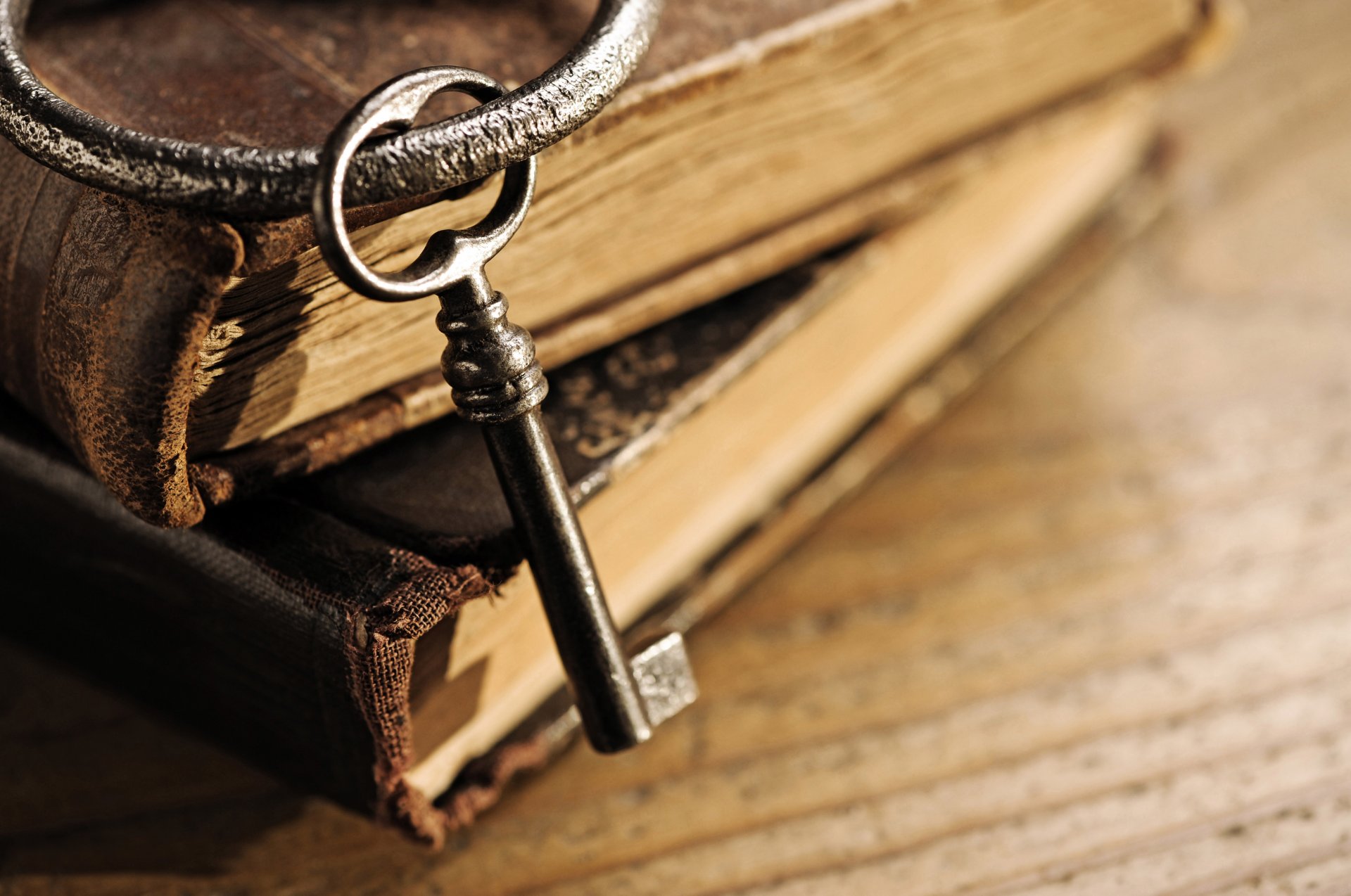 libri conoscenza libri scrivania vintage chic fogli chiave anello sfocatura bokeh macro carta da parati