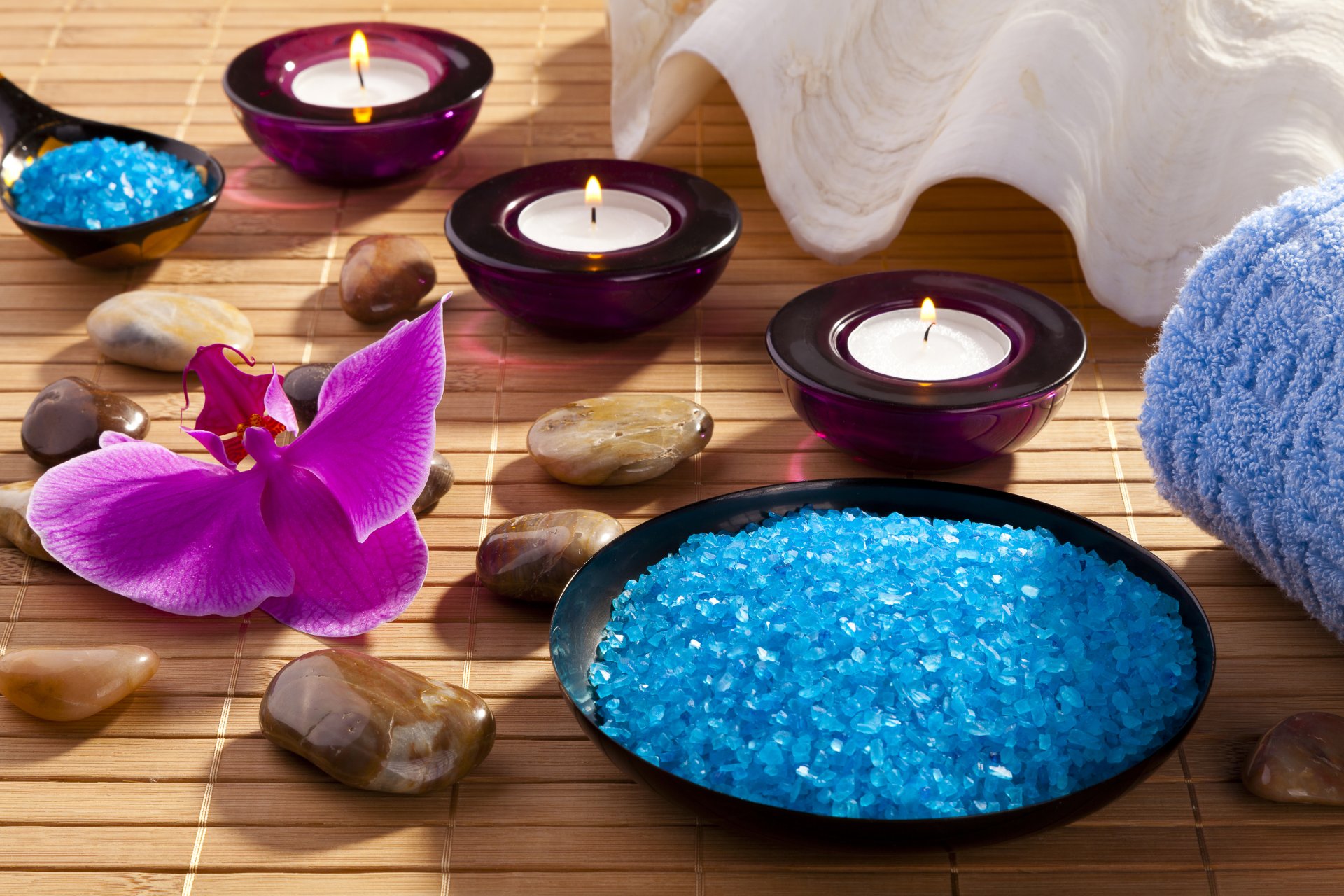 meersalz spa steine kerzen orchideen