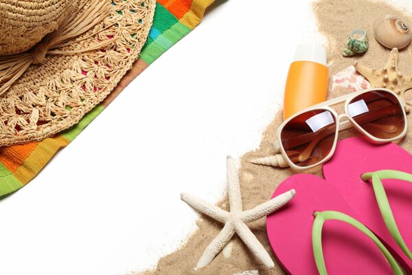 Accesorios de verano: gafas, pizarras, sombrero