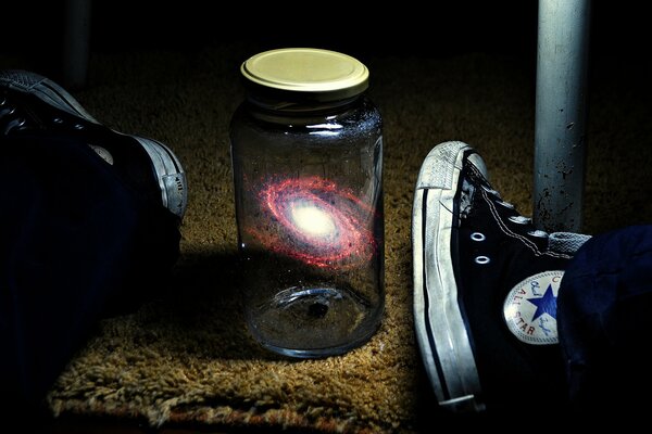 Universo in un normale barattolo di vetro