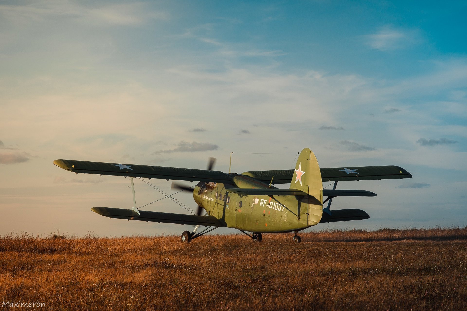 maximeron photos photographer field airplane