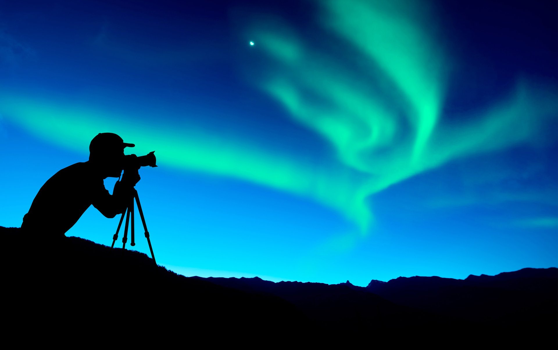 ilhouette photographer camera camera shoots northern lights nature beautiful background wallpaper