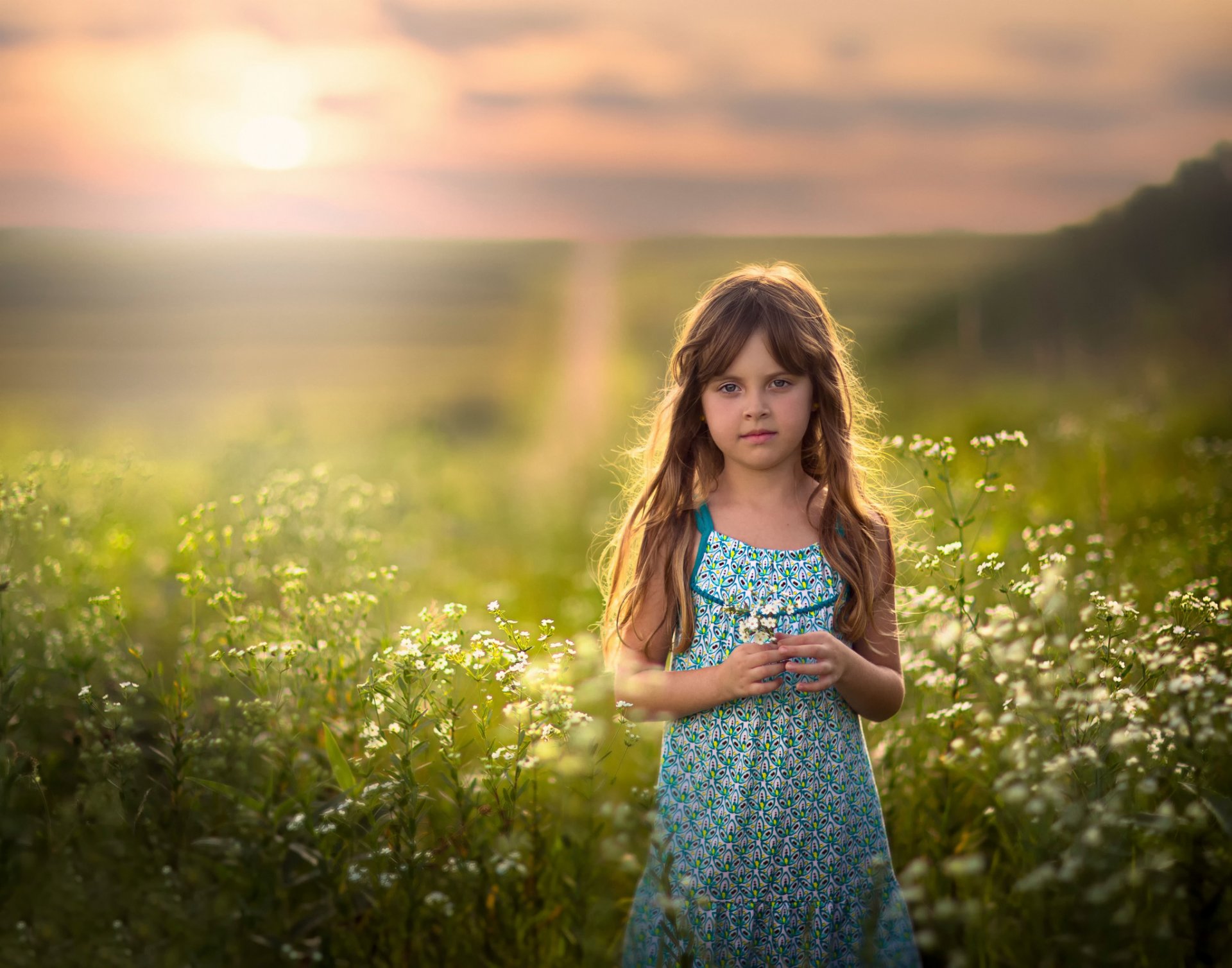 ragazza vestito estate spazio bokeh