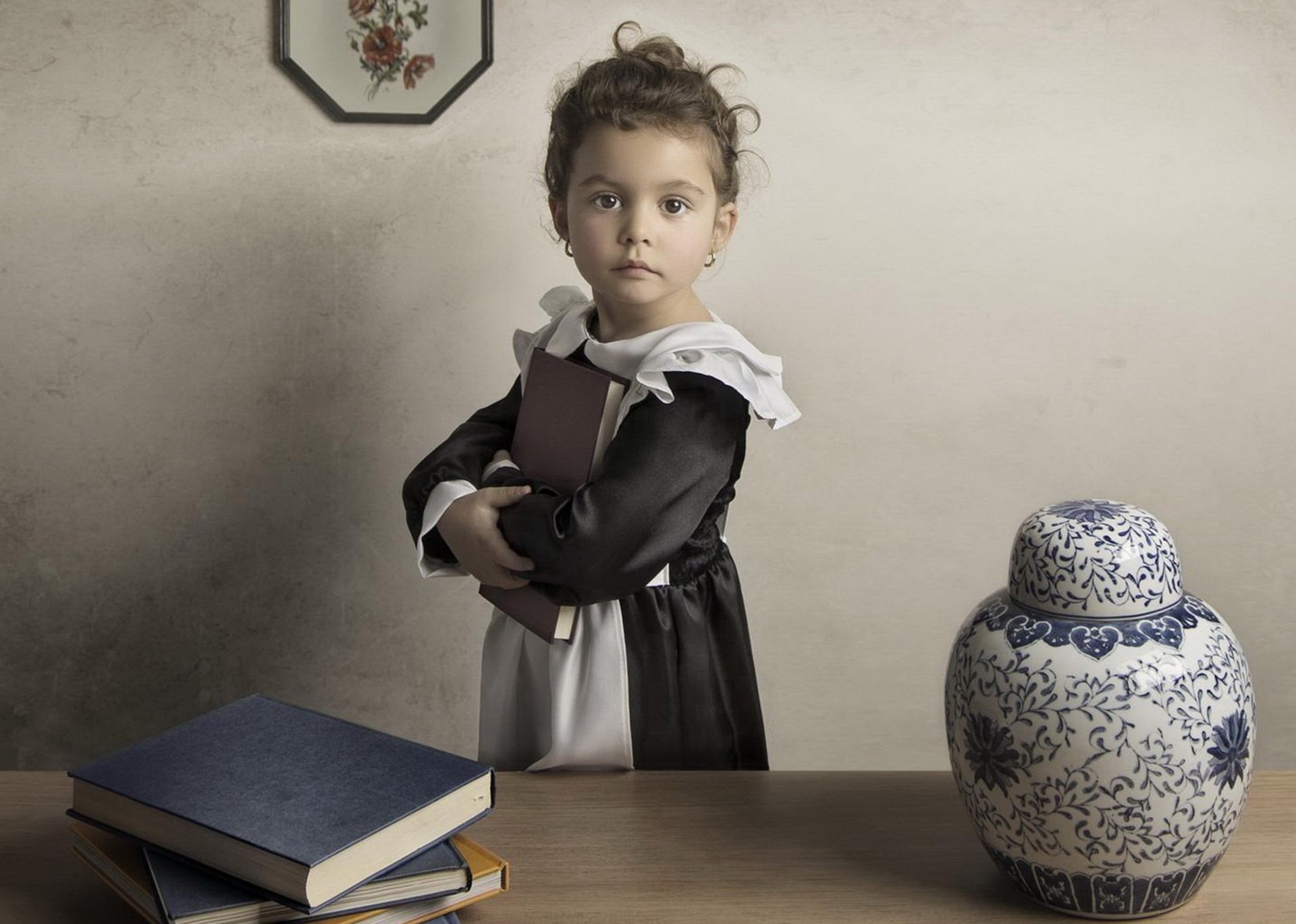 niña escritorio libros fondo