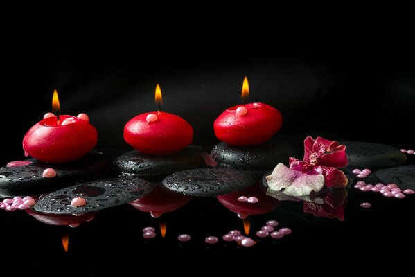 Velas rojas y perlas es hermoso