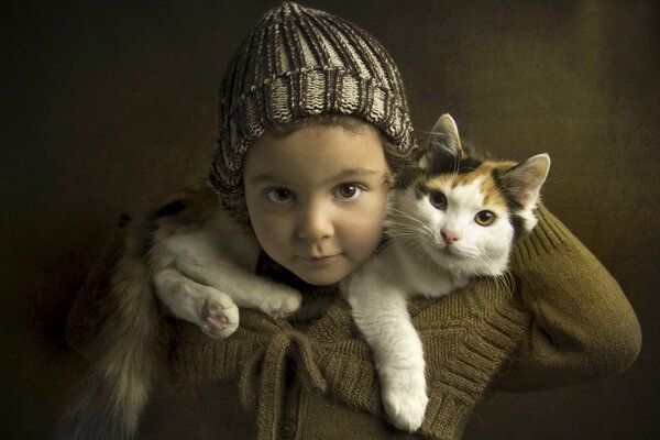 La infancia es cuando el gato no es una mascota y un amigo