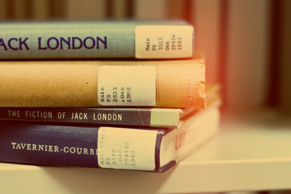 Obraz stosu książek Jack London