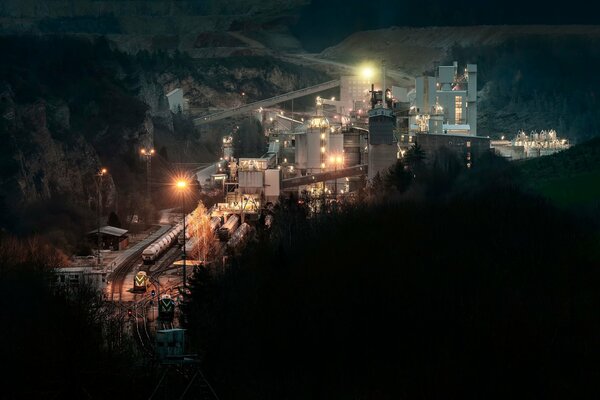 Vue nocturne mais complexe industriel