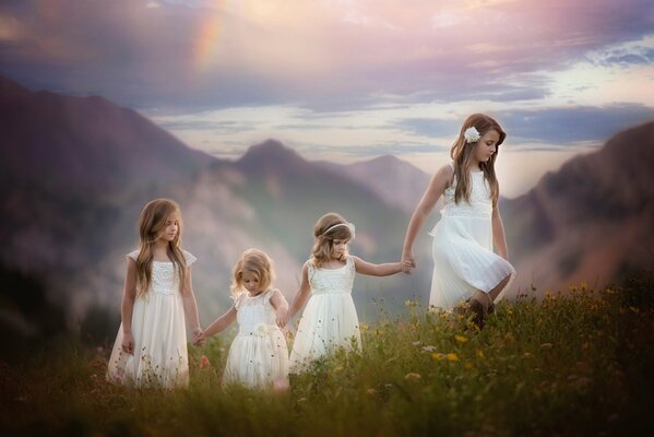 Niños niñas en la hermosa naturaleza