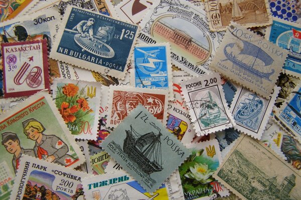 Множество бумажных марок-Казахстана, Украины, Чехословакии и тп