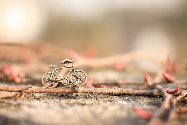 Petit vélo jouet sur un bâton